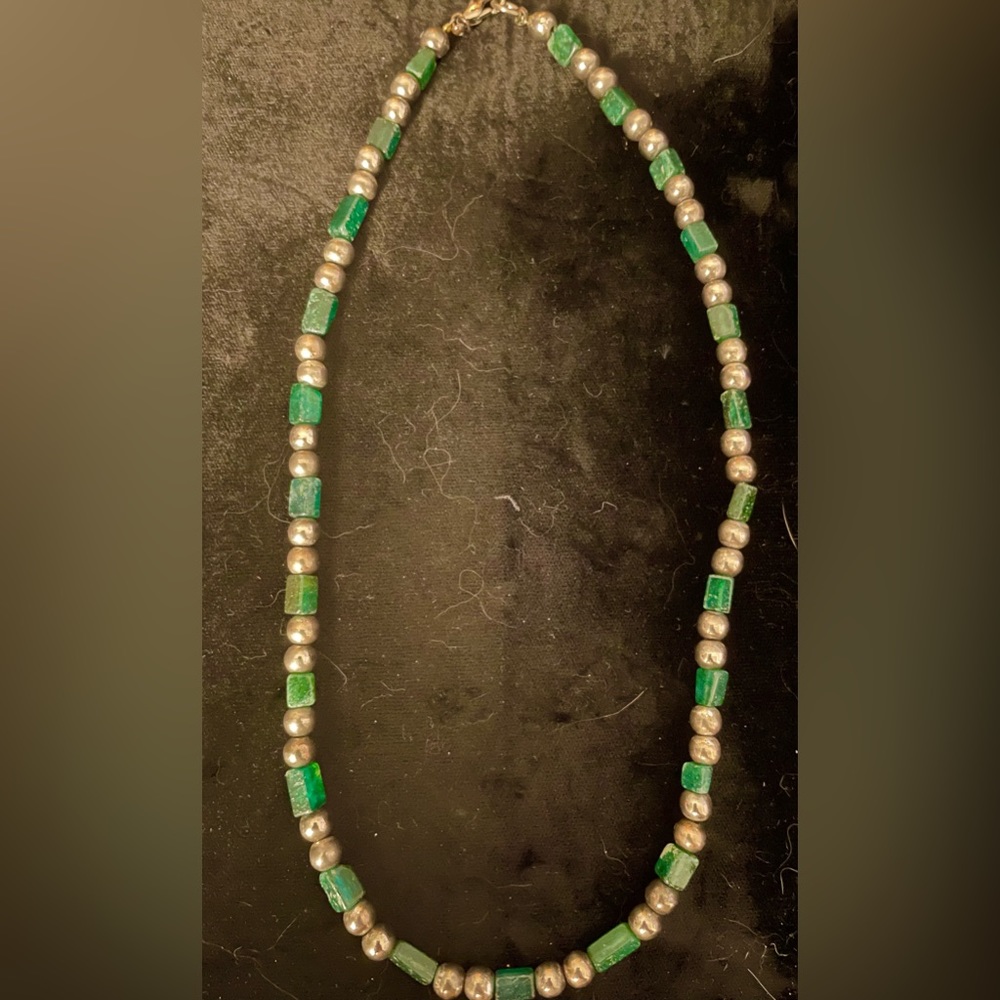 Vintage Beaded Necklace Green Agate w Silvertone Beads